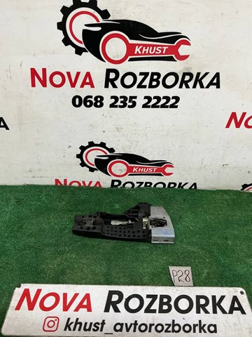 Тримач зовнішньої ручки дверей, задніх правих 8T0837886A VAG