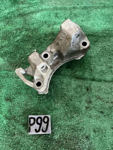 Кронштейн подушки (опори) двигуна, правої 9688615780 PEUGEOT