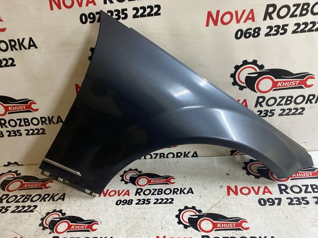 Переднє праве крило A2048801418 MERCEDES