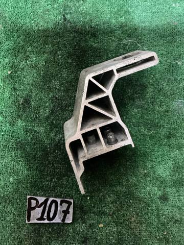 Кронштейн радіатора нижній A2055014220 MERCEDES