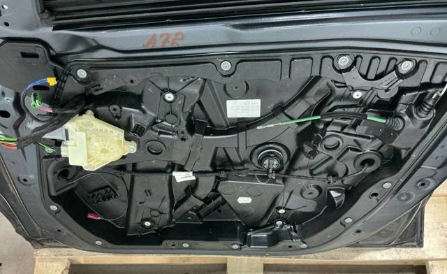 Склопідйомник передньої правої двері A2057205023 MERCEDES