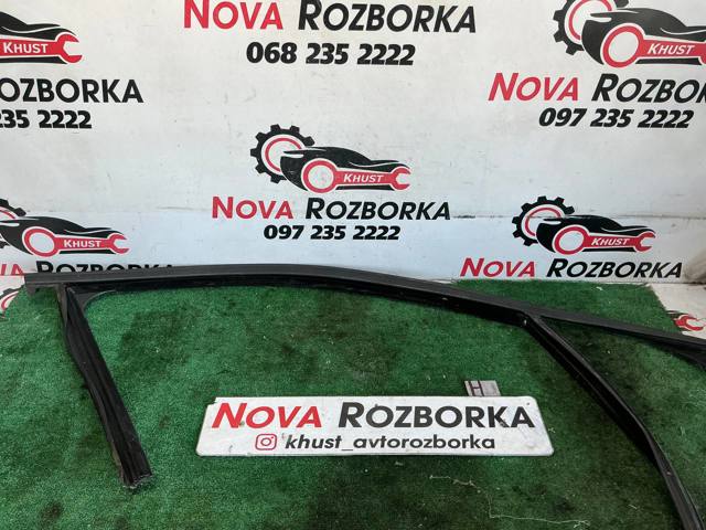 Направляюча скла рамки двері, переднього права A2127250225 MERCEDES