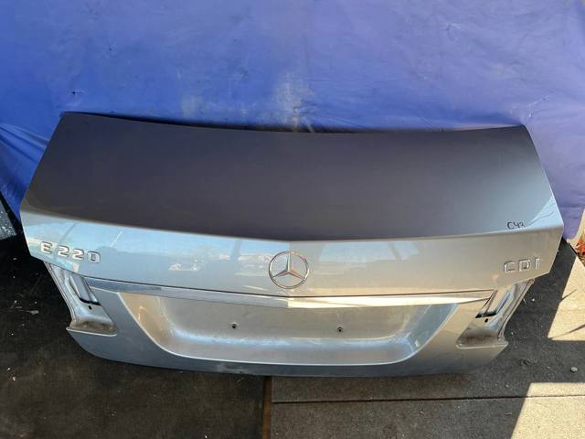 Кришка багажника кузова A2127500275 MERCEDES