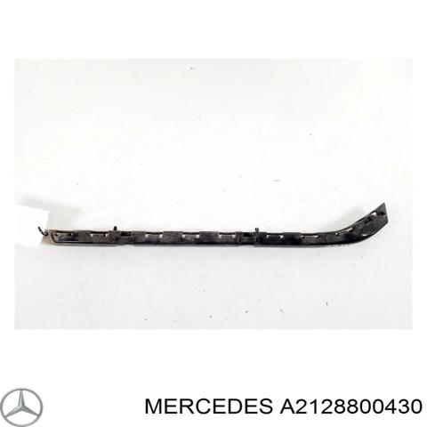 Напрямна заднього бампера, права A2128800430 MERCEDES