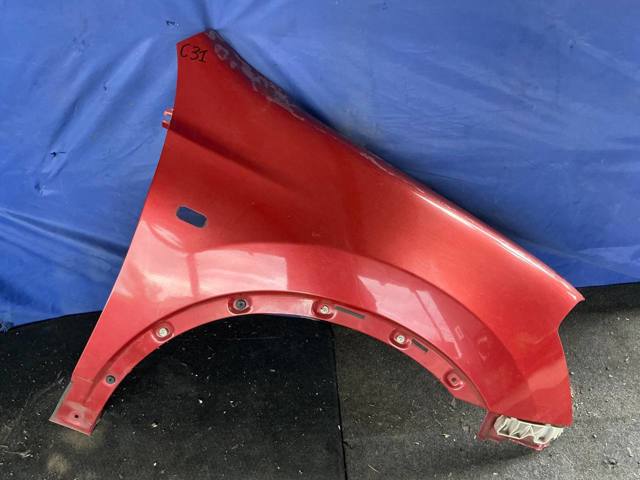 Переднє праве крило F3100JD0M0 NISSAN