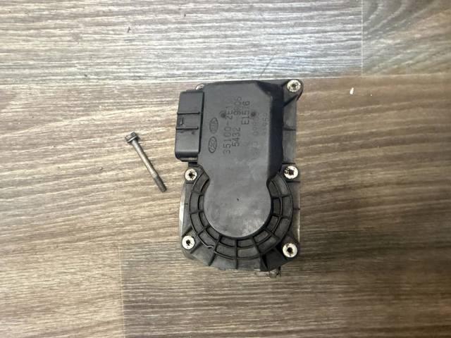 Дросільна заслінка в зборі 351002E100 HYUNDAI