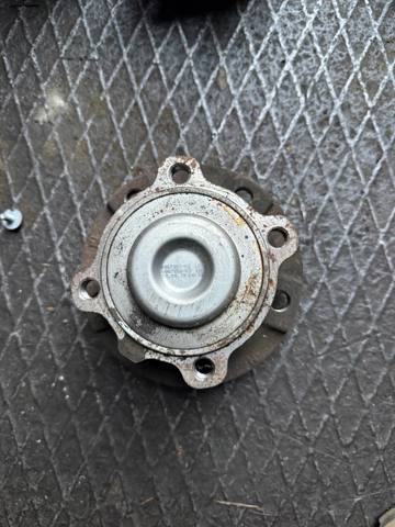 Маточини передніх коліс 31206876840 BMW