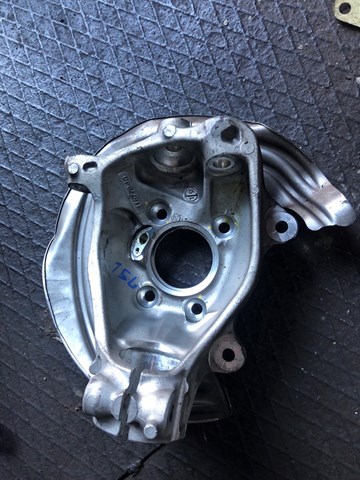 Цапфа поворотного кулака 31216878611 BMW