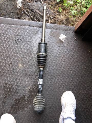 Піввісь передня, права 31608643184 BMW