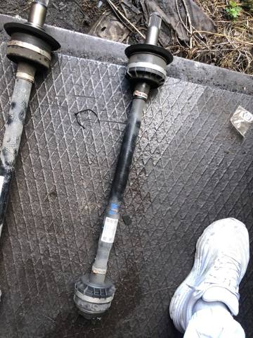 Піввісь задня, ліва 33208487123 BMW