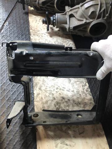Балка бампера переднього 51117422225 BMW