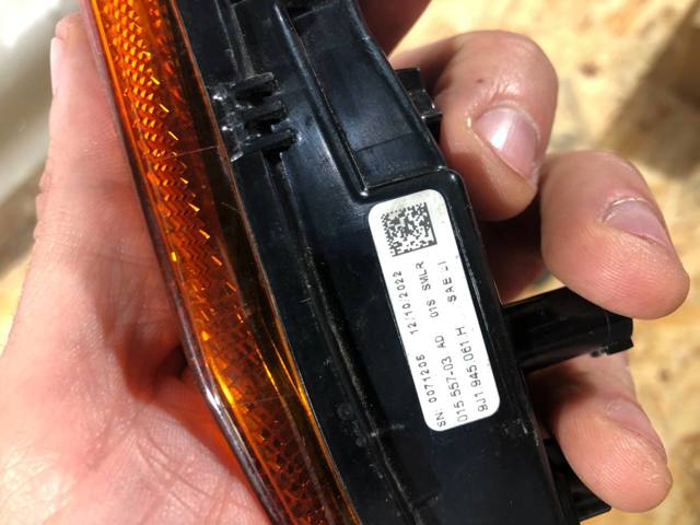 Повторювач повороту на крилі, лівий 9J1945061H PORSCHE