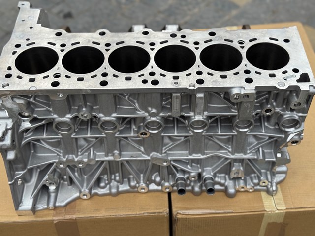 Блок циліндрів 11112295067 BMW