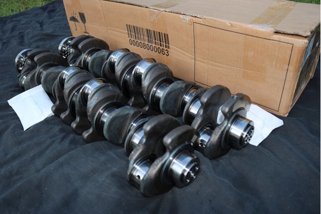 Колінчастий вал 11218512217 BMW