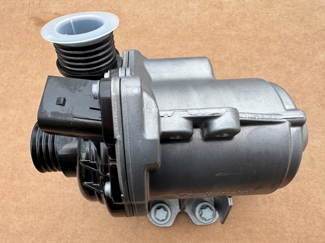 Помпа охолодження 11517588885 BMW