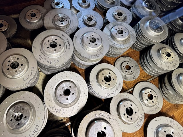 Диск переднього гальма 34106887657 BMW