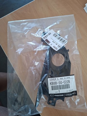 Кронштейн кріплення бампера переднього лівий KB8B50C22B MAZDA