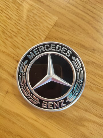 Емблема капота A0008172605 MERCEDES