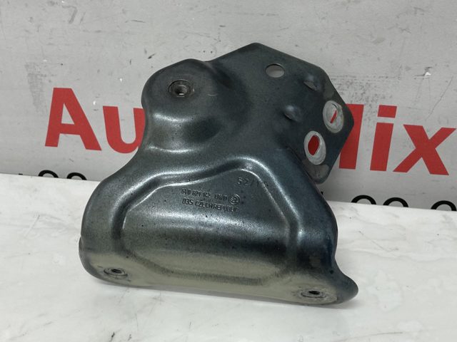 Кронштейн кріплення крила переднього правого, передній 6V0821142 VAG