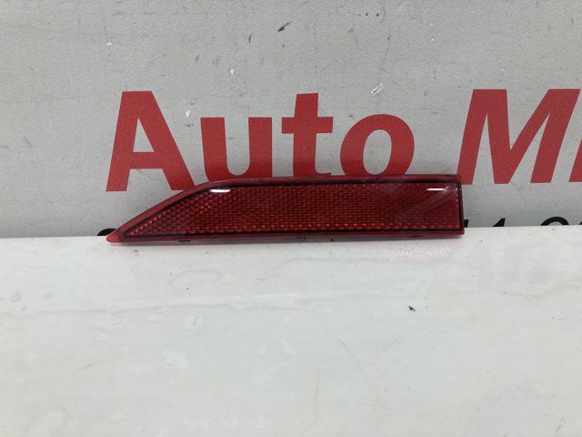 Правий відбивач бампера 8W0945104B VAG
