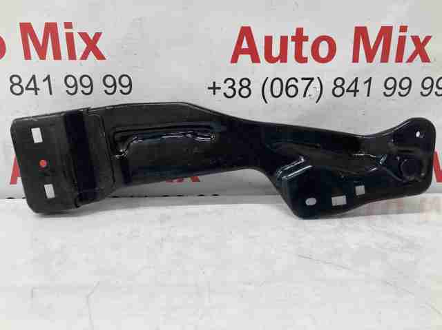 Кронштейн передньої панелі, правий 9823980280 PEUGEOT
