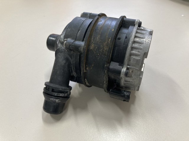 Насос охолодження інвертора A0005002686 MERCEDES