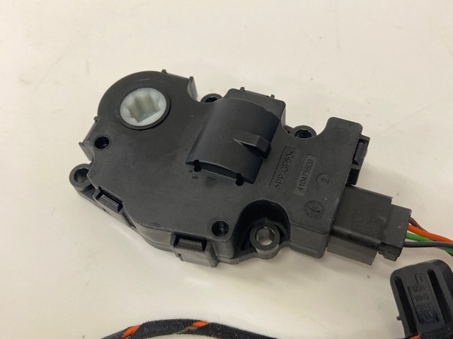 Мотор заслінки рециркуляції повітря A1669060008 MERCEDES