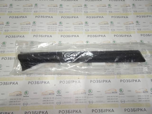 Накладка стійки кузова зовнішня, центральна ліва 13123710 GM
