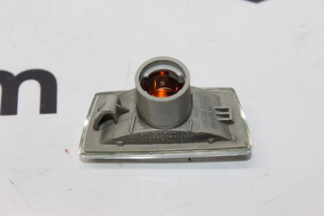 Покажчик повороту на крилі 13252455 GM