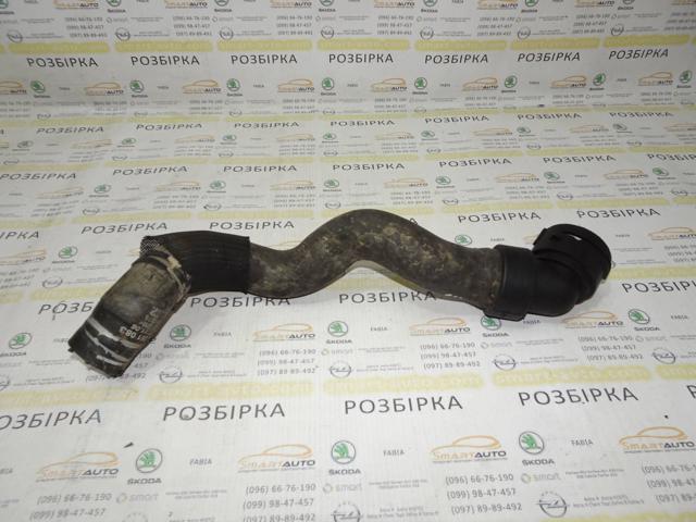 Патрубок системи охолодження 13261083 GM