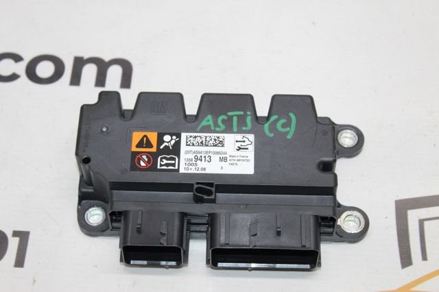 Блок управління airbag 13589413 GM