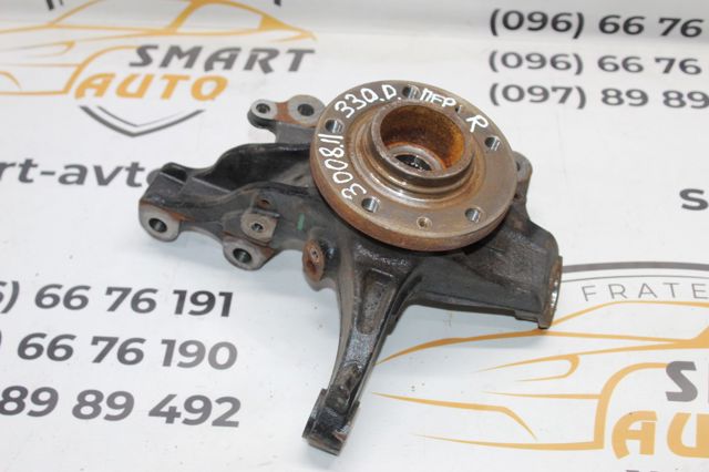 Кулак поворотний передній правий 1647857080 PEUGEOT