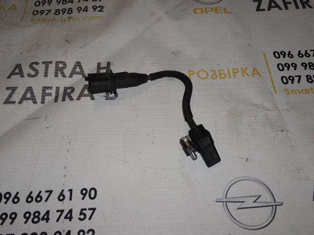 Датчик обертів колінвалу 55555806 GM