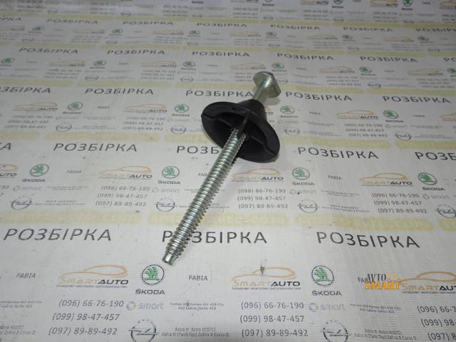 Кріплення запасного колеса 90126755 GM