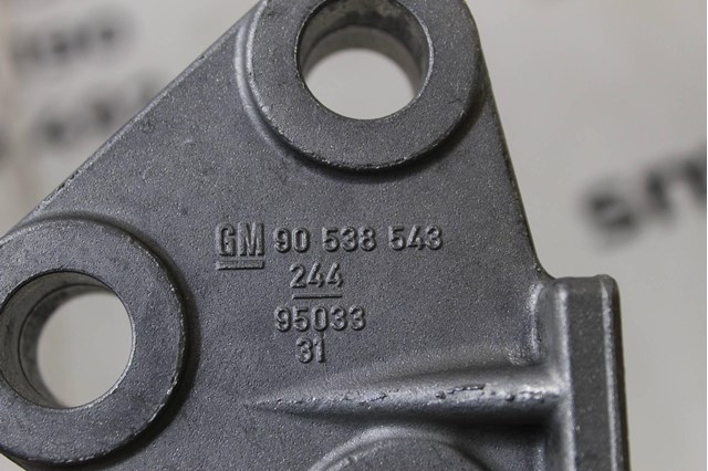 Кронштейн подушки (опори) двигуна, лівої 90538543 GM