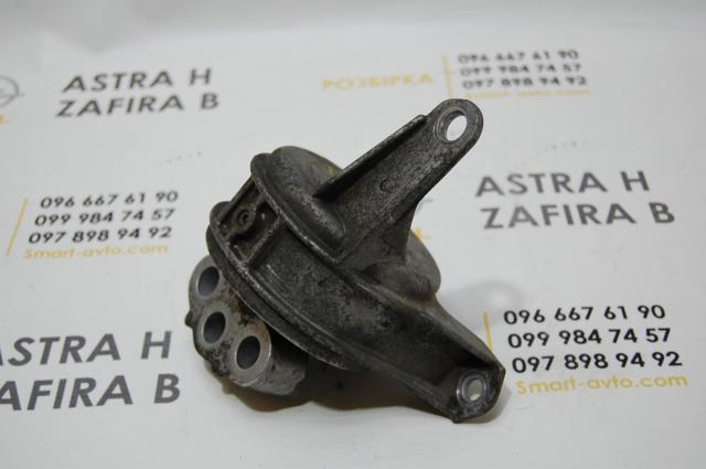 Подушка (опора) двигуна, передня 90539246 GM