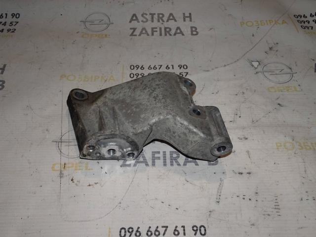 Кріплення генератора 90571112 GM