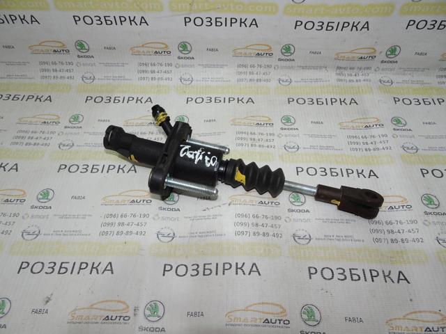 Циліндр зчеплення 90581565 GM
