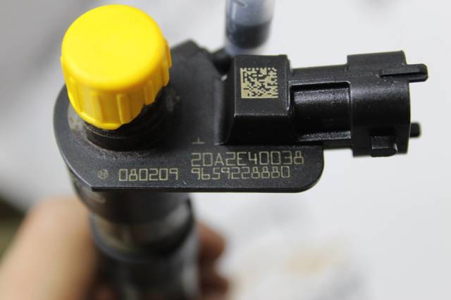 Форсунка вприску палива 9659228880 BOSCH