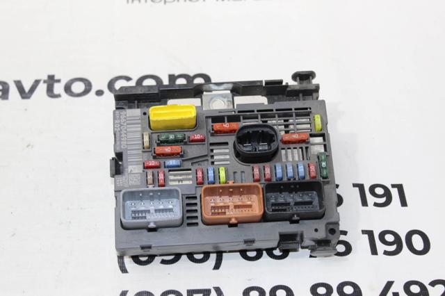 Коробка запобіжників 9667044980 PEUGEOT