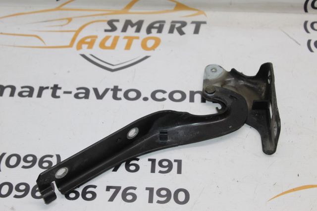 Шарнір капота правий 9676670280 PEUGEOT