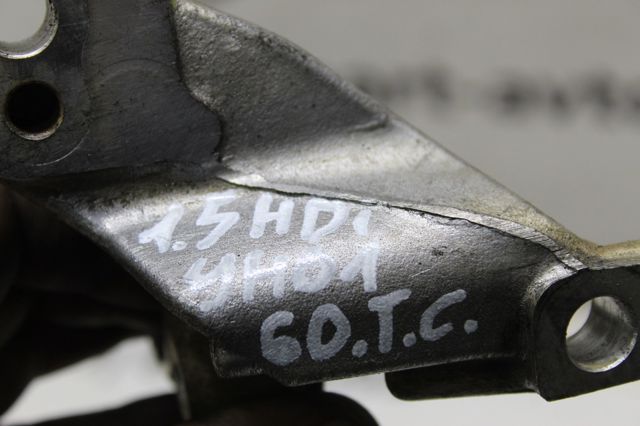 Опора підвісного підшипника передньої піввісі 9678074180 PEUGEOT
