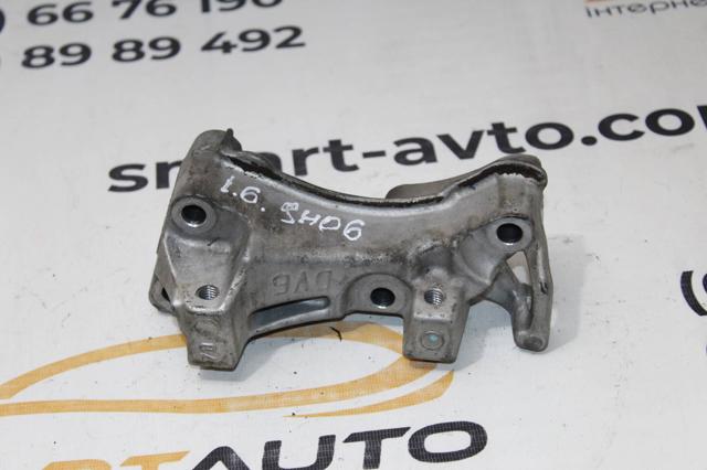 Кронштейн подушки (опори) двигуна, правої 9688615780 PEUGEOT