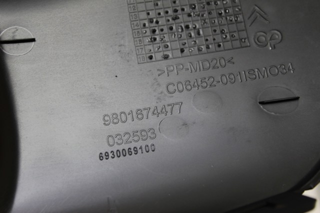 Заглушка, решітка протитуманних фар бампера переднього, права 9801674480 PEUGEOT
