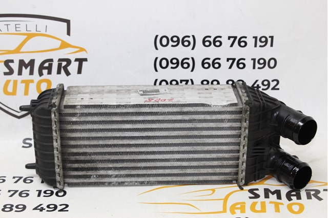 Охолоджувач наддувочного повітря 9803900780 PEUGEOT