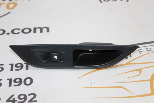 Кнопка підйомника переднього правого скла 98044803ZD PEUGEOT