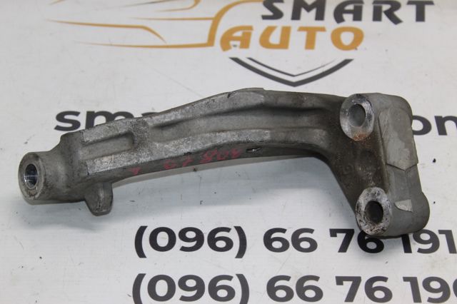 Кронштейн передньої балки 9805584980 PEUGEOT