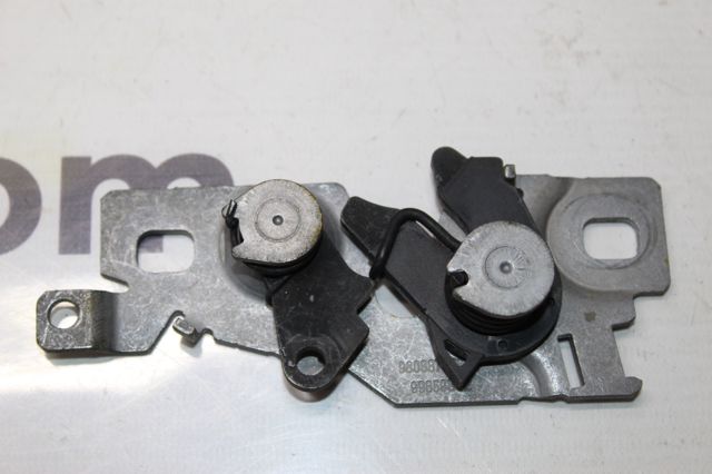 Запор капота (замок і привід замка капота) 9808870280 PEUGEOT