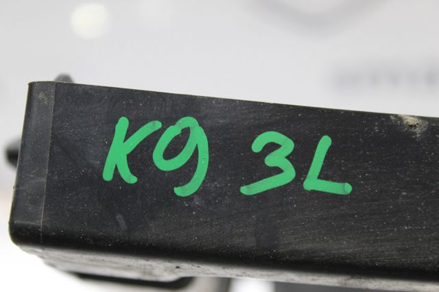 Ліве кріплення заднього бампера 9816808980 PEUGEOT