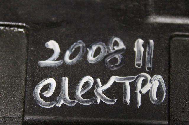 Рамка передньої панелі 9823718480 PEUGEOT